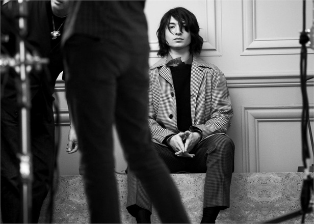 prada-menswear-fw13-campaign-bts-ezra-miller-1-1496657_0x440